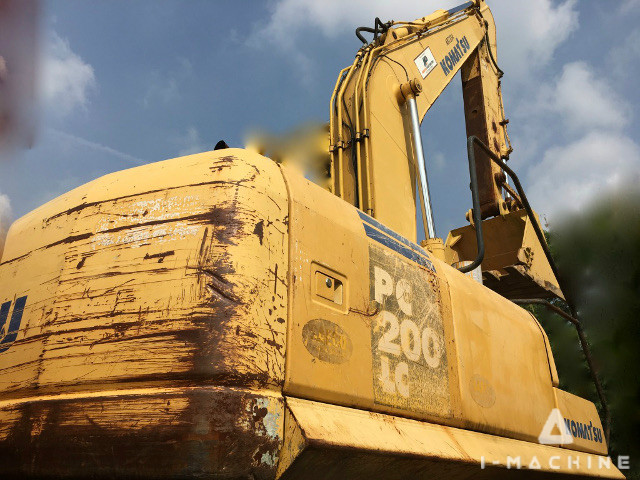 KOMATSU PC200LC-7