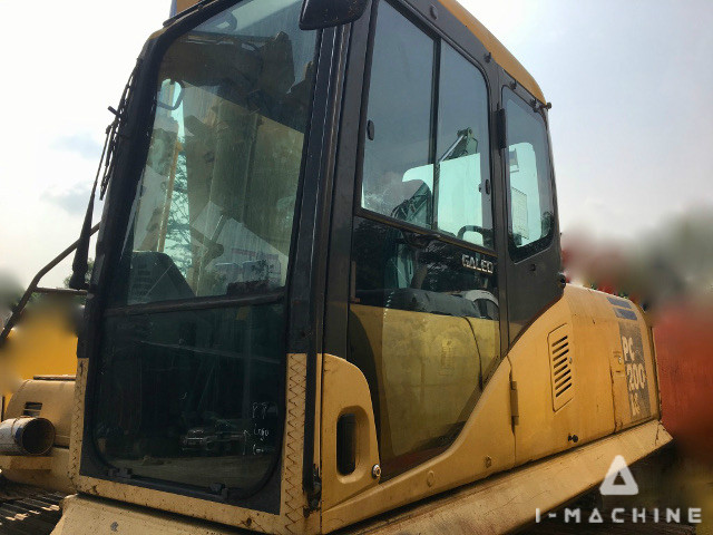 KOMATSU PC200LC-7