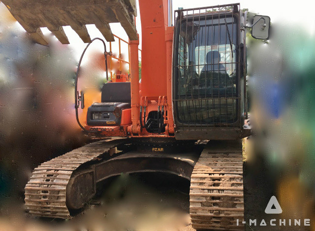 HITACHI ZX200