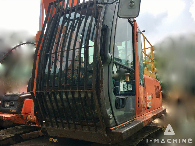 HITACHI ZX200