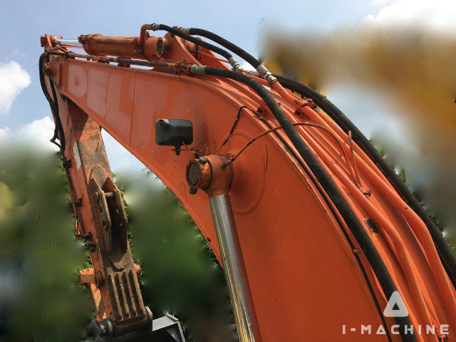 HITACHI ZX200