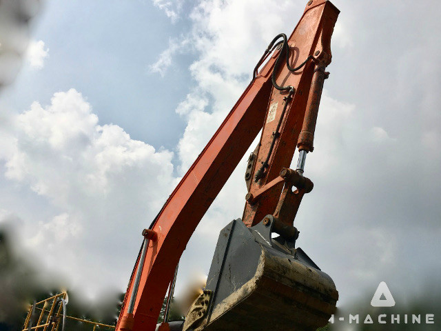 HITACHI ZX200