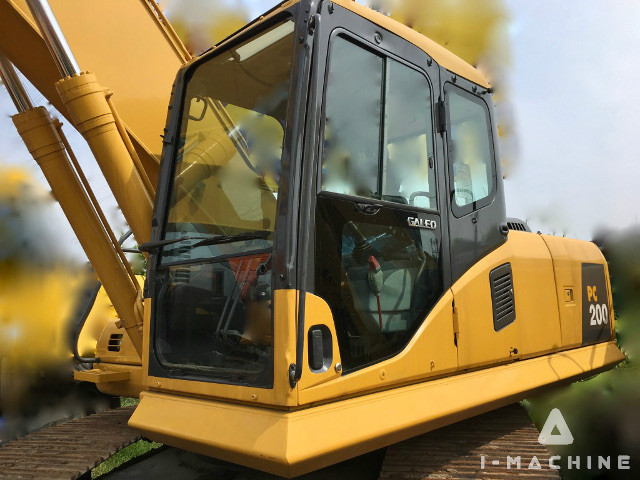 KOMATSU PC200-7