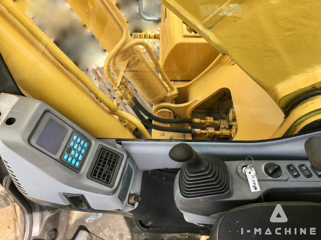 KOMATSU PC200-7