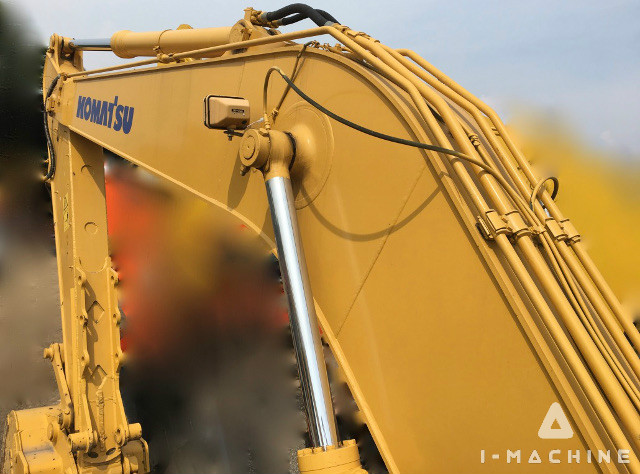 KOMATSU PC200-7