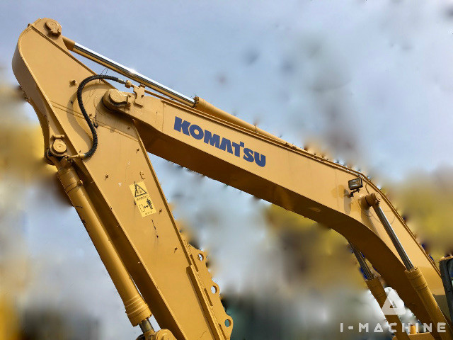 KOMATSU PC200-7