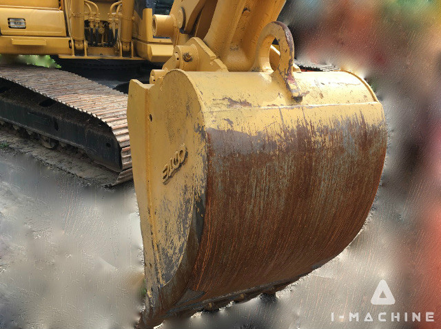 KOMATSU PC200-7