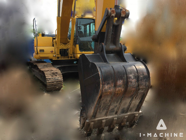 KOMATSU PC200-7