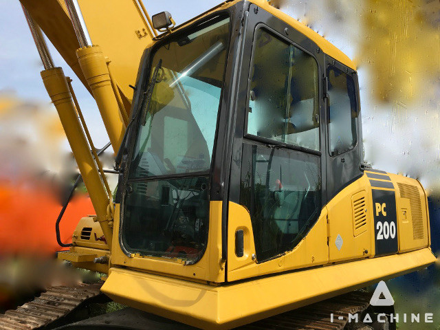 KOMATSU PC200-7