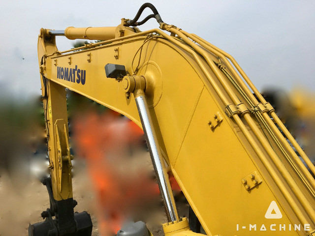 KOMATSU PC200-7