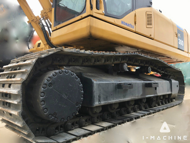 KOMATSU PC300-7