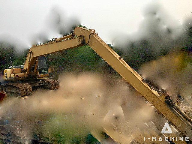 KOMATSU PC200LC-7