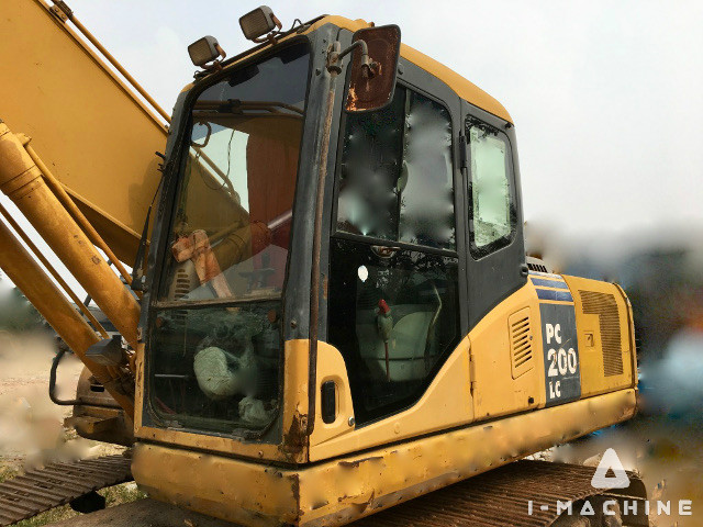 KOMATSU PC200LC-7