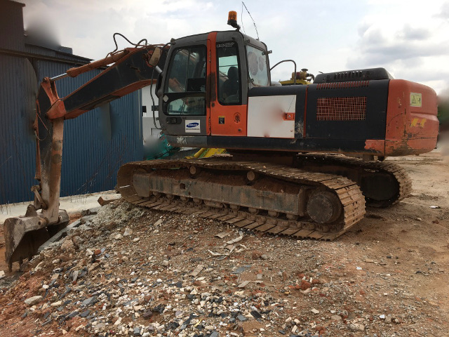 HITACHI ZX230LC