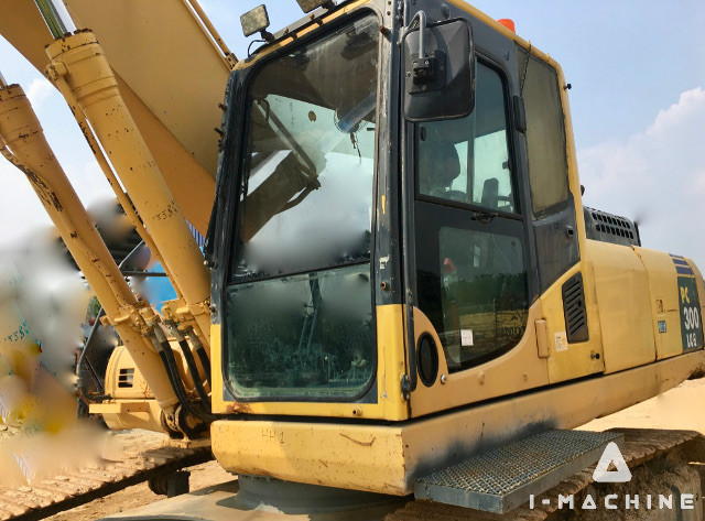 KOMATSU PC300LC-8