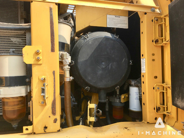 KOMATSU PC300LC-8