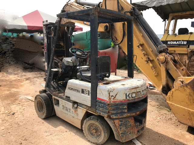 KOMATSU V015B330