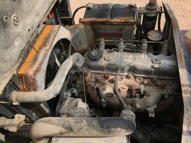 KOMATSU V015B330
