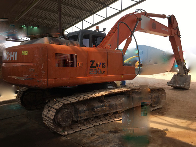 HITACHI ZX230LC