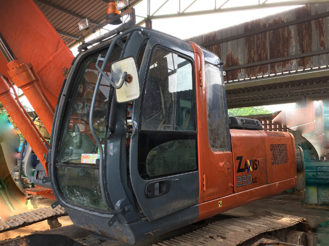 HITACHI ZX230LC