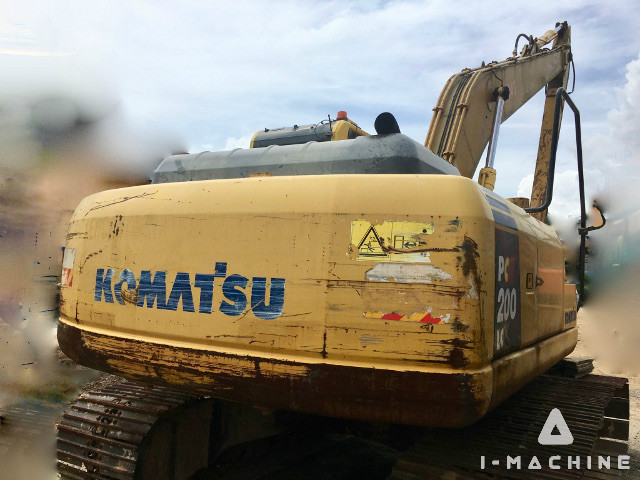 KOMATSU PC200LC-8