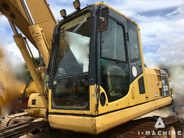 KOMATSU PC200LC-8