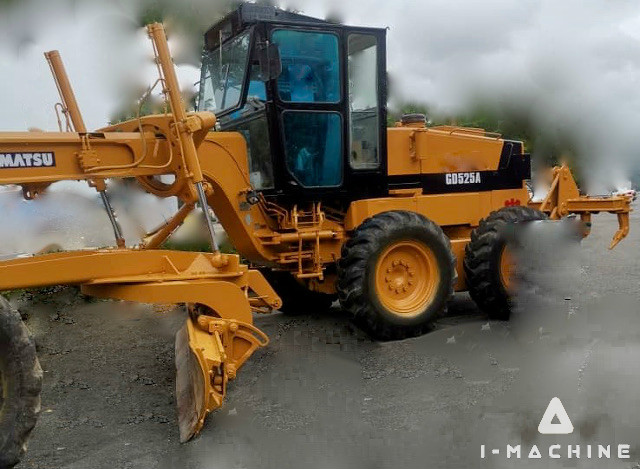 KOMATSU GD525A