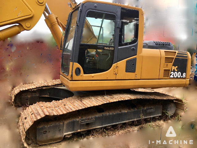 KOMATSU PC200LC-8