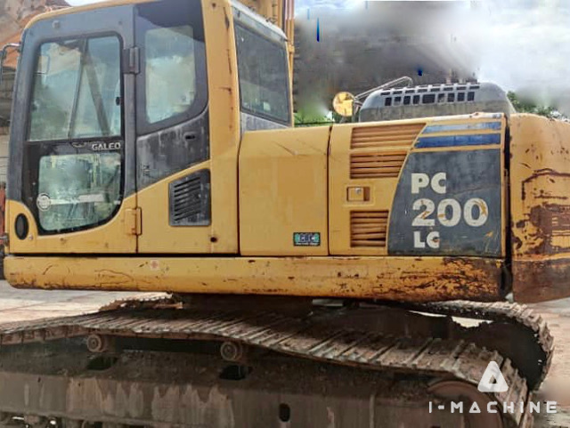 KOMATSU PC200-8