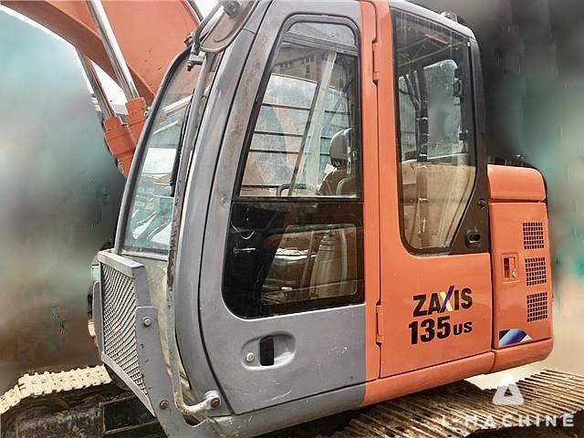 HITACHI ZX135US