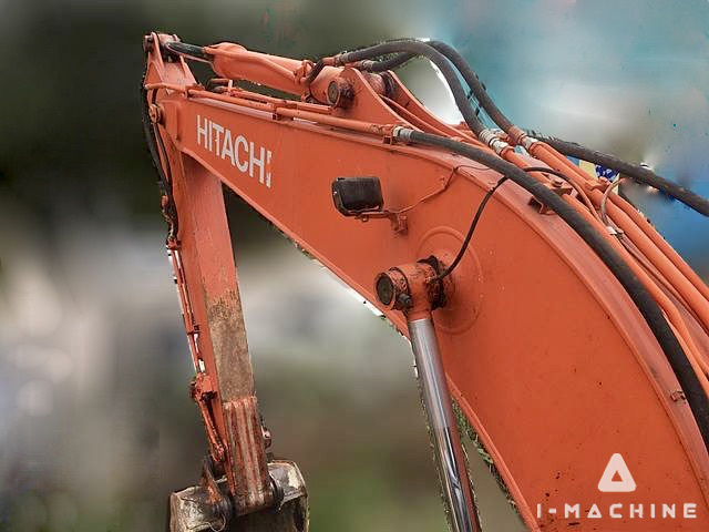 HITACHI ZX135US