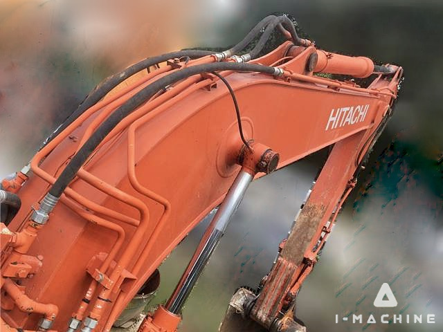 HITACHI ZX135US