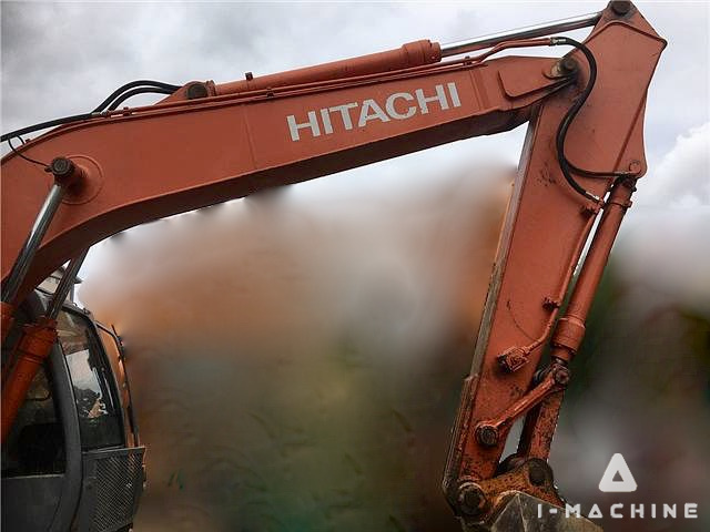 HITACHI ZX135US