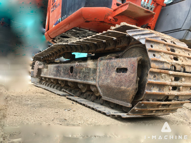 HITACHI ZX135US