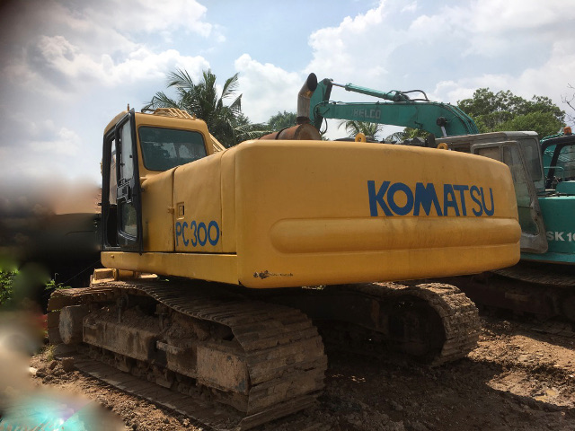 KOMATSU PC300-6