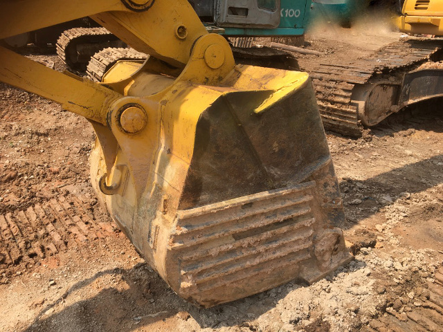 KOMATSU PC300-6