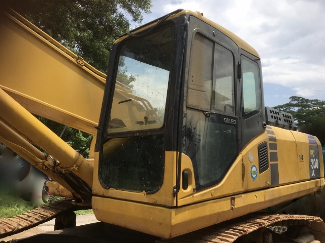 KOMATSU PC300-7