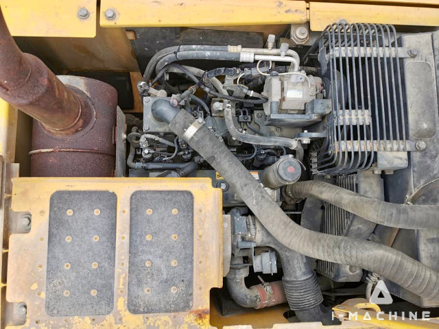 KOMATSU PC120-8