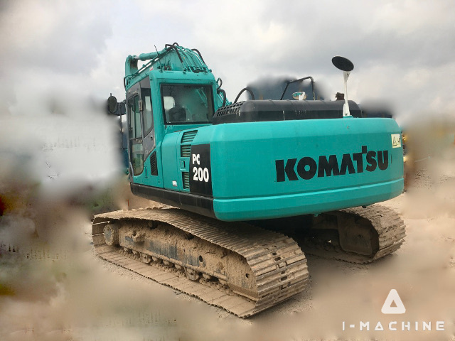 KOMATSU PC200-8