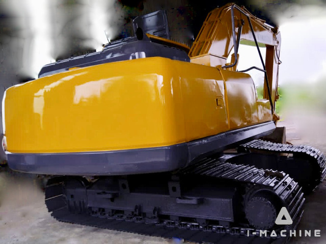 KOMATSU PC200-8