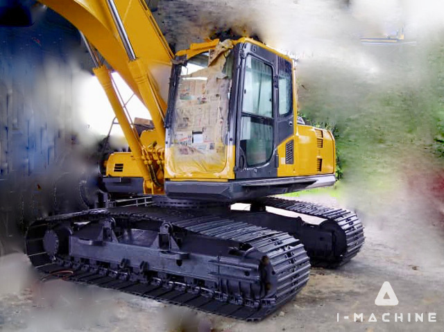 KOMATSU PC200-8