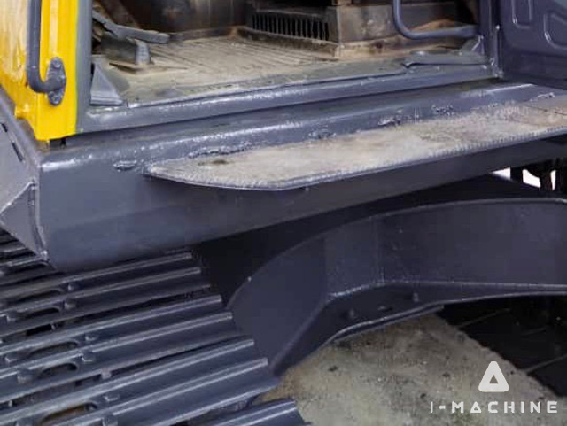 KOMATSU PC200-8