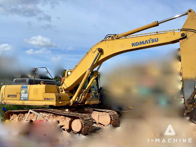 KOMATSU PC300LC-8