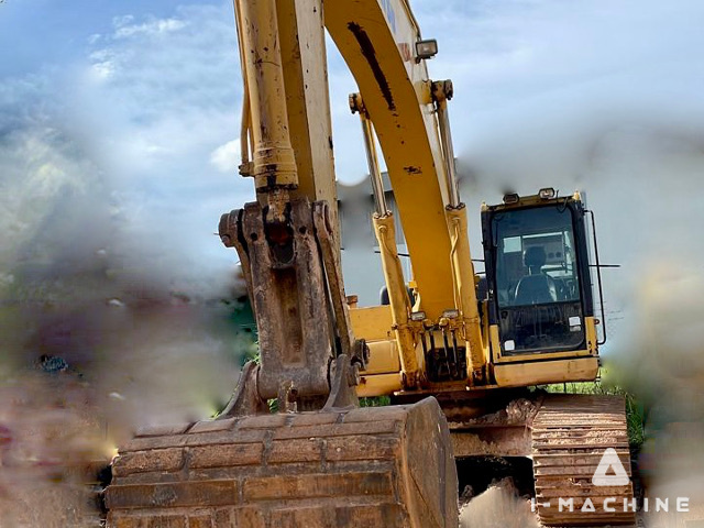 KOMATSU PC300LC-8