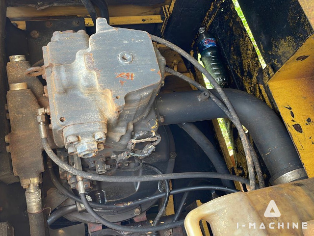 KOMATSU PC300LC-8