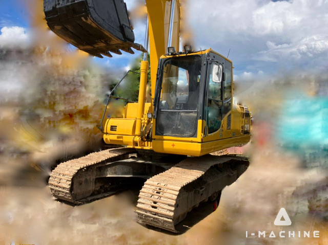 KOMATSU PC200-8