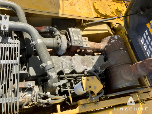 KOMATSU PC200-8