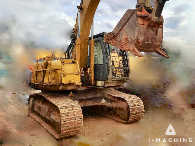 HITACHI EX225USR