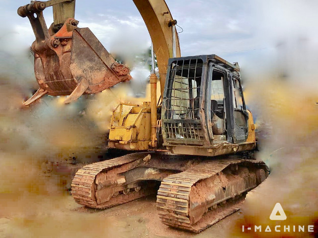 HITACHI EX225USR