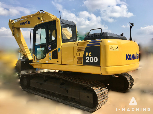 KOMATSU PC200-8